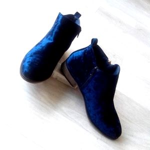 Bamboo blue booties. Size 8